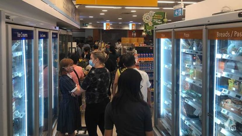 Bekalan S'pura di pasar raya 'cukup'; 'rantaian bekalan kekal utuh', jamin Chan Chun Sing