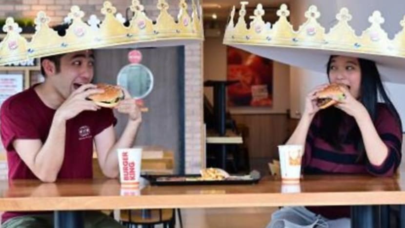 Burger King, KFC Singapore tawar mahkota gergasi dan potongan kadbod jarak selamat