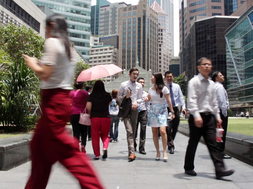 Singapore residents working fewer hours since 2010: MOM report Singapore residents working fewer hours since 2010: MOM report