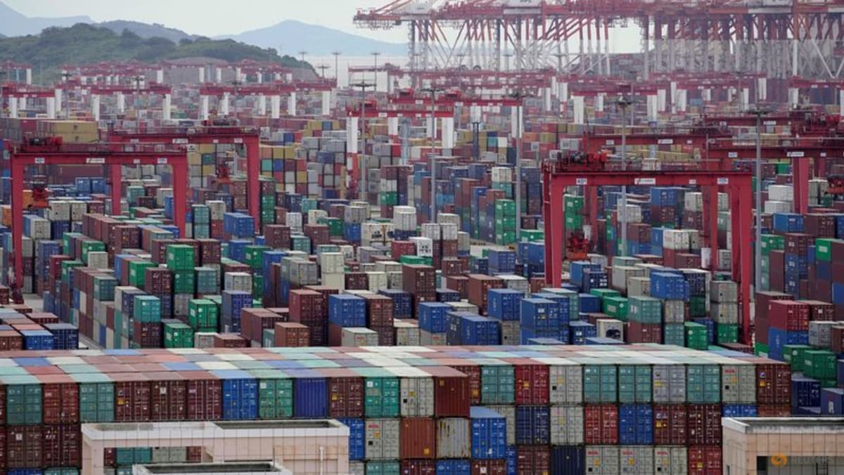 Shanghai's May exports fall 13.1% y/y, imports down 14.7%