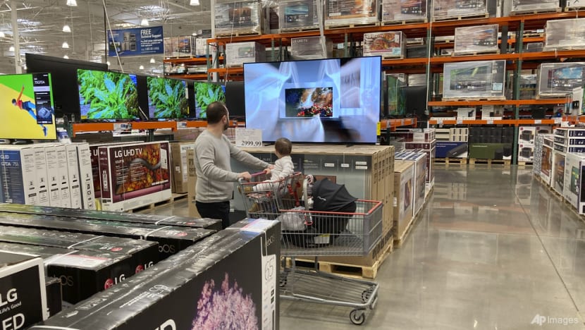 US retail sales rise 0.9% in April as consumers show resilience US retail sales rise 0.9% in April as consumers show resilience