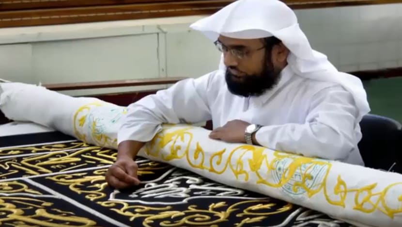 Ini dia pelukis kaligrafi rasmi kain kiswa Kaabah...