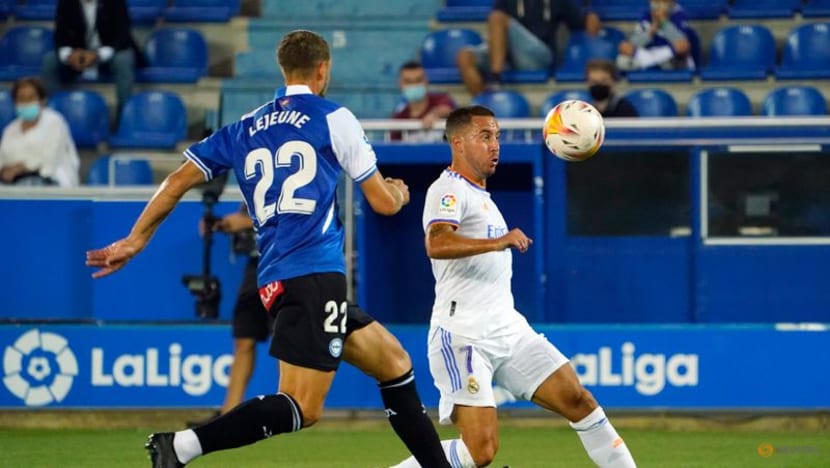 Soccer-Benzema double helps Real to winning start at Alaves Soccer-Benzema double helps Real to winning start at Alaves