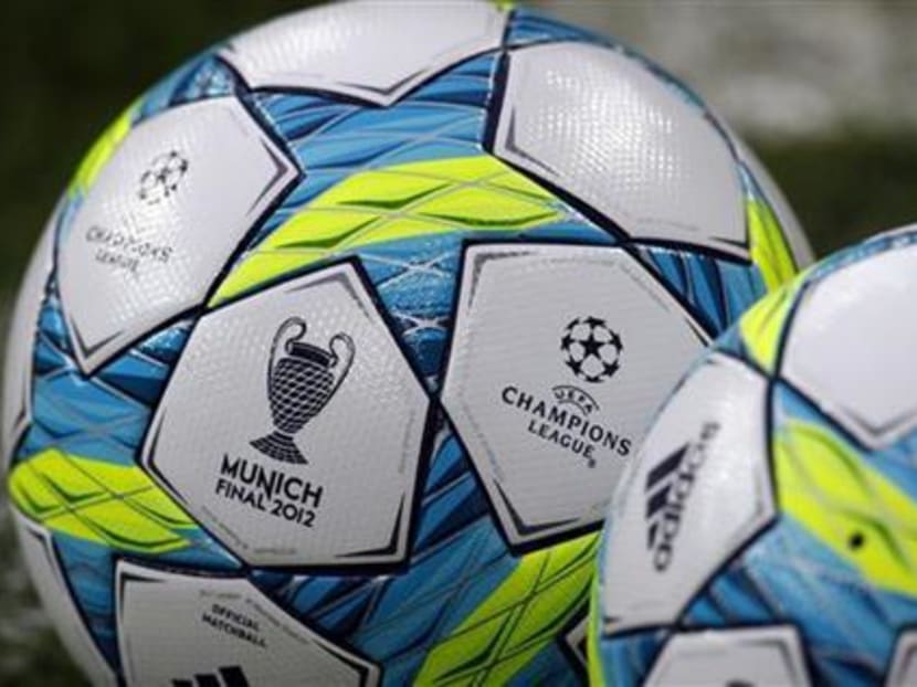Official soccer balls with the logo of the 2012 Champions League final are seen on the pitch during a practice session in Munich March 12, 2012. Photo: Reuters