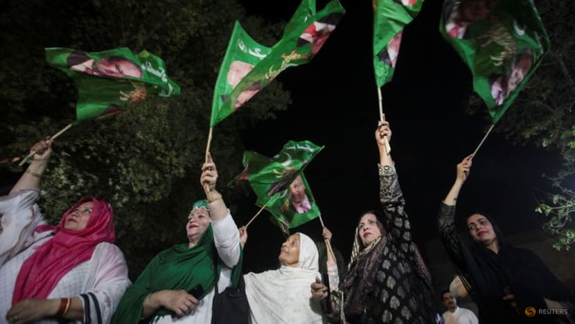 Pakistan's new government facing severe economic challenges, aide says Pakistan's new government facing severe economic challenges, aide says