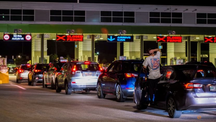 Long delays as Canada opens border to fully vaccinated American tourists after 16 months Long delays as Canada opens border to fully vaccinated American tourists after 16 months