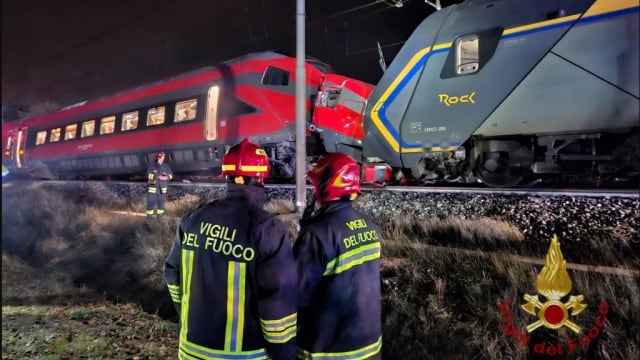 意大利火车相撞 至少17人受轻伤