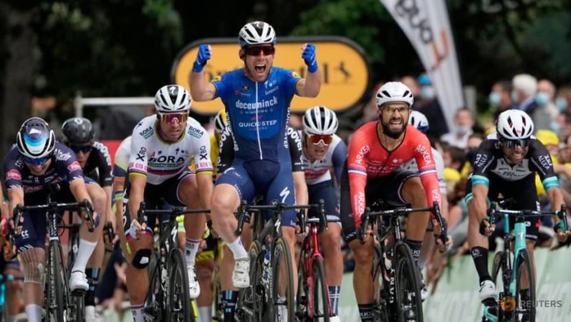 Cycling: Cavendish rolls back the years to win Tour de France fourth stage Cycling: Cavendish rolls back the years to win Tour de France fourth stage