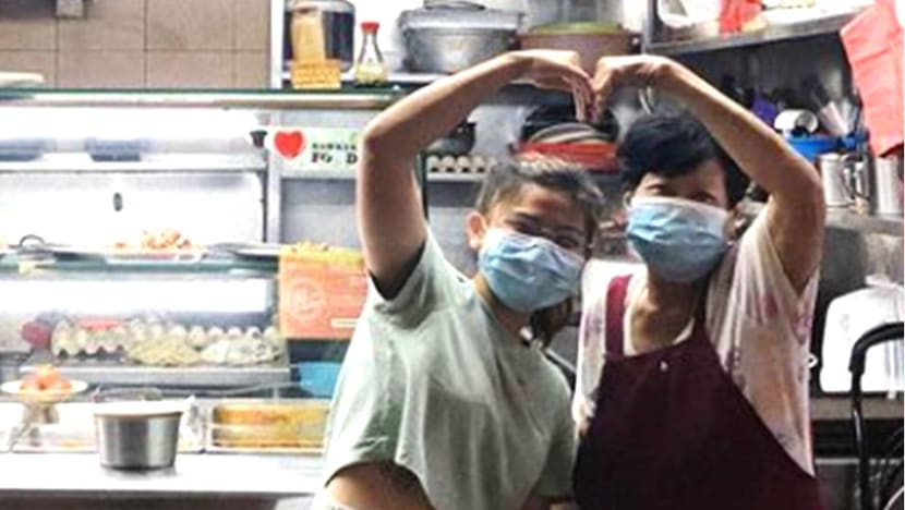 Instagram account shows love – and online exposure – to elderly hawkers