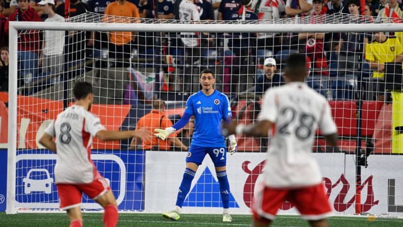 Chelsea completes signing of Serbia goalkeeper Petrovic from New England  Revolution
