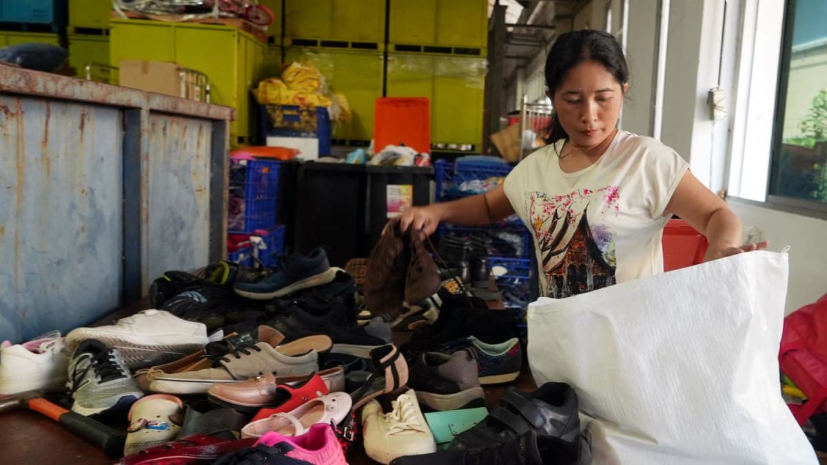 Who sells shoes near sale me