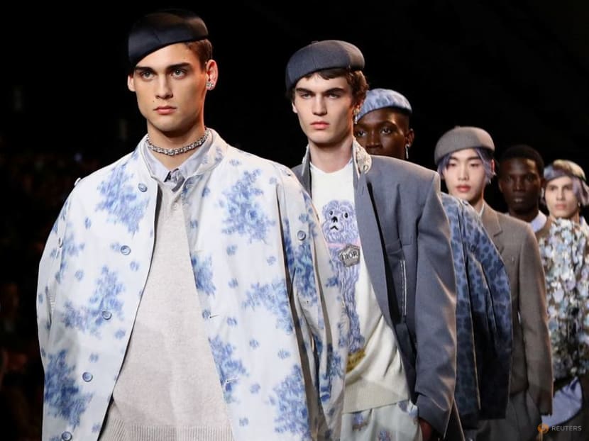 Dior Homme swings romantic with embellished men’s looks at Paris Fashion Week Dior Homme swings romantic with embellished men’s looks at Paris Fashion Week