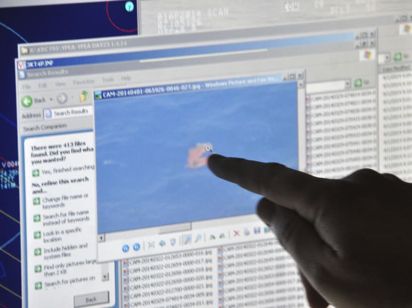 A crew member points to a computer screen on a Royal New Zealand Air Force P3 Orion Rescue Flight 795 as they search for debris from the missing Malaysia Airlines flight MH370, 1,500 kilometers northwest of Perth, Australia, Tuesday, April 1, 2014.  Photo: AP
