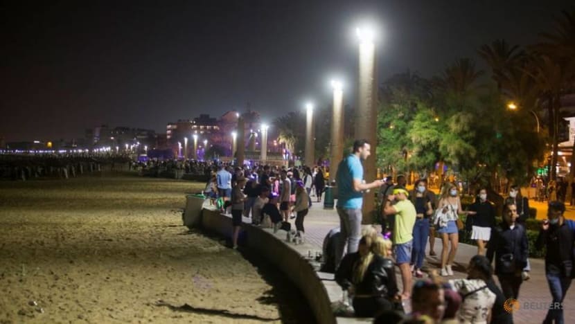 Mallorca probes COVID-19 outbreak among hundreds of partying students Mallorca probes COVID-19 outbreak among hundreds of partying students