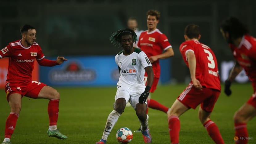 Union squeeze past Gladbach 1-0 to hold on to third place