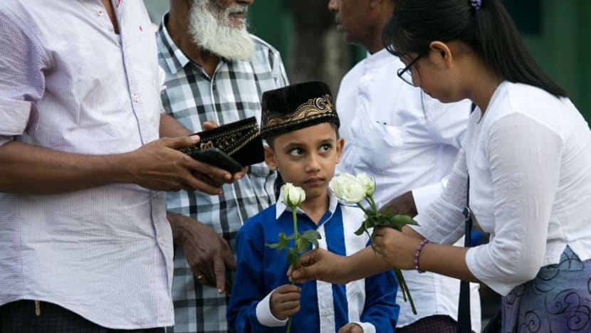 Mawar putih Myanmar tanda perpaduan dengan Muslim sempena Lebaran