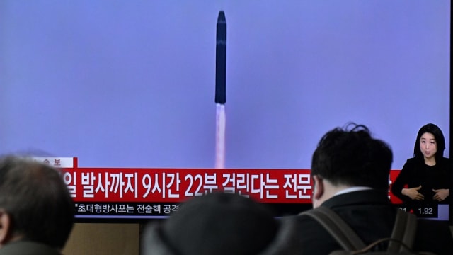 朝鲜证实今早以超大型火箭炮发射两枚火箭弹