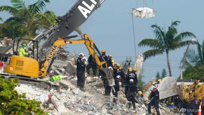 Florida condominium demolition opens up fresh rubble in collapse search Florida condominium demolition opens up fresh rubble in collapse search