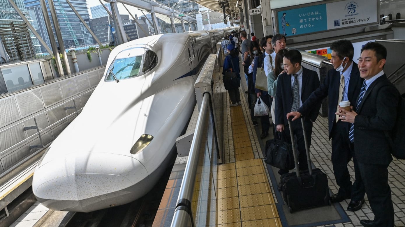 日本新干线车厢惊见蛇 导致班车罕见误点17分钟