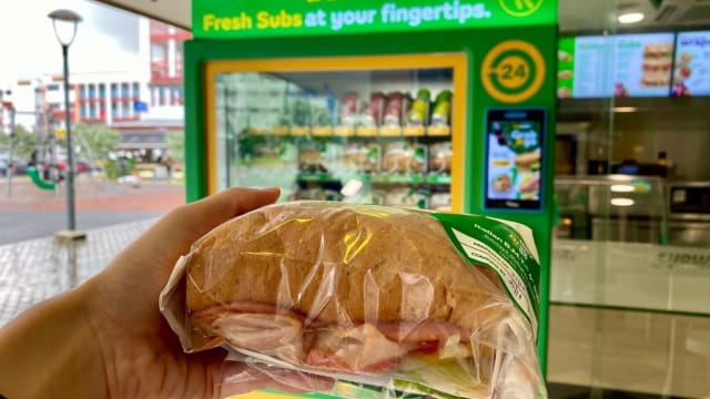 【Refresh食代】Subway设自动贩卖机　招牌潜艇堡24小时新鲜吃到！