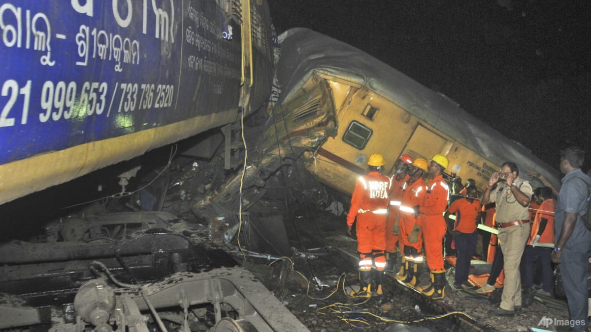 At least 10 dead in Indian train collision At least 10 dead in Indian train collision