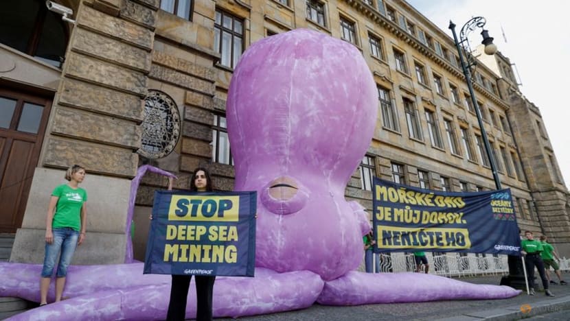 Deep-sea metal rush in doubt as regulatory body meets