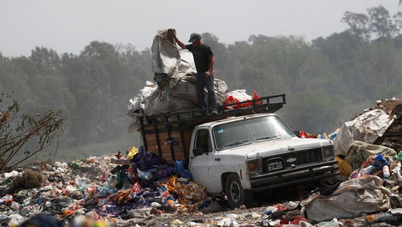 Turning to garbage dumps to survive, Argentines feel the pain of 100% inflation Turning to garbage dumps to survive, Argentines feel the pain of 100% inflation