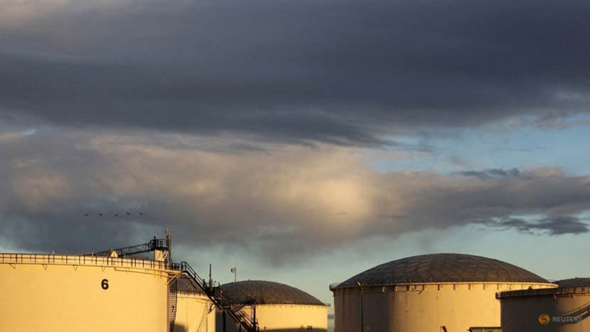 Oil falls on recession jitters, China COVID curbs Oil falls on recession jitters, China COVID curbs