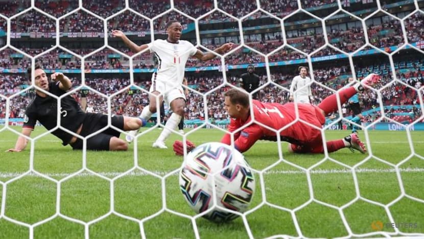 Soccer-England boss Southgate heaps praise on 'fighter' Sterling Soccer-England boss Southgate heaps praise on 'fighter' Sterling