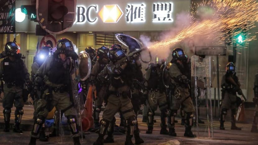 As it happened: Hong Kong police fire tear gas, rubber bullets at protesters as violence erupts As it happened: Hong Kong police fire tear gas, rubber bullets at protesters as violence erupts