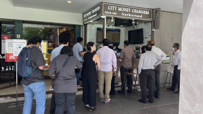 Queues form at money changers, ringgit out of stock as it weakens further against Singapore dollar