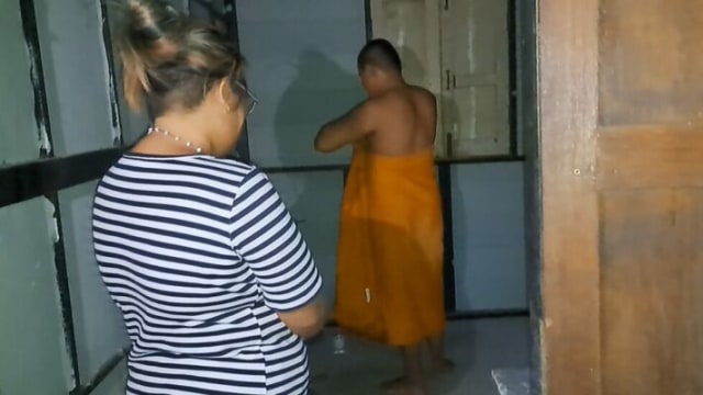 泰国僧侣僧舍约炮 被警方当场逮捕