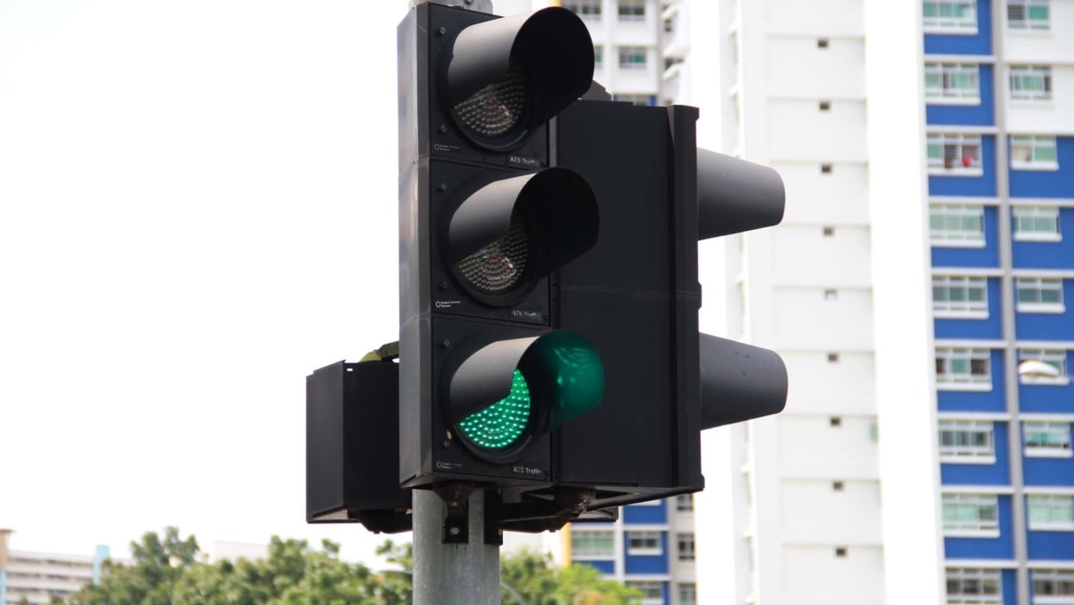 Trials on to turn traffic lights green for emergency vehicles TODAY
