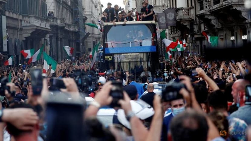 Italy players insisted on open bus tour after Euro 2020 triumph despite COVID risk -Rome prefect Italy players insisted on open bus tour after Euro 2020 triumph despite COVID risk -Rome prefect