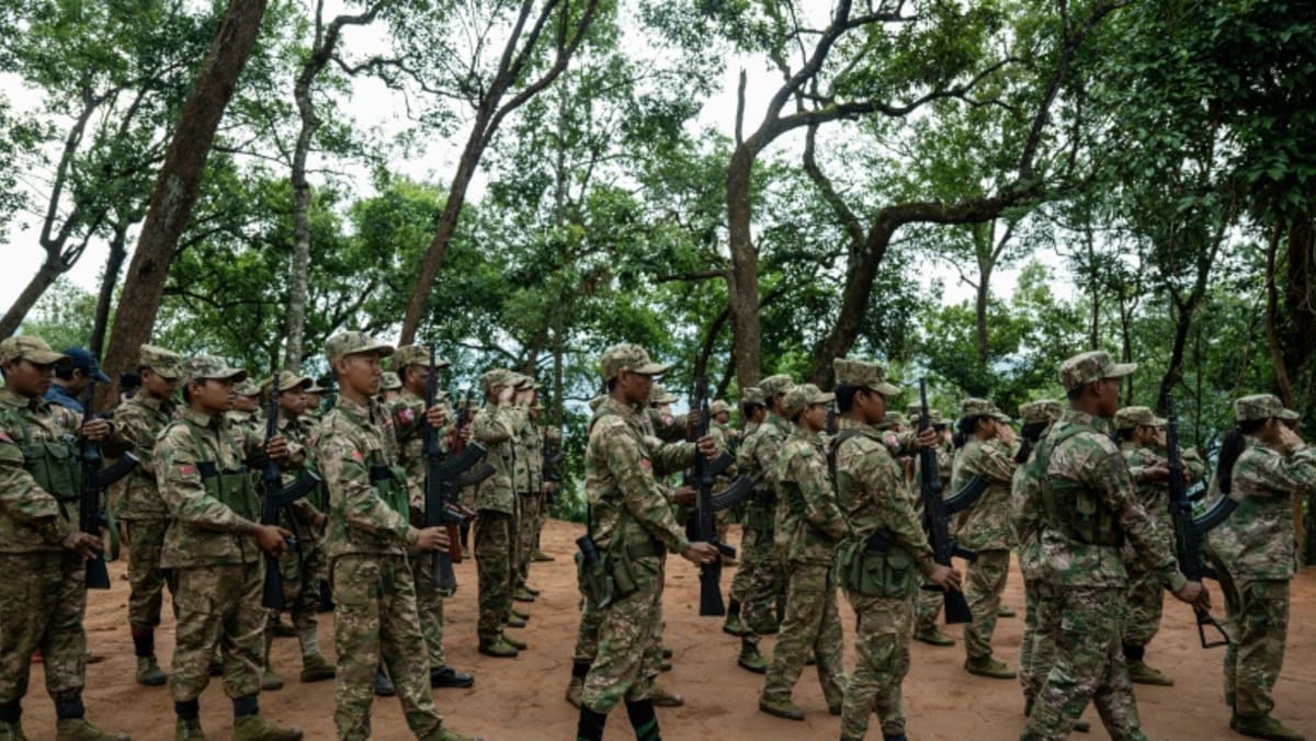 La junte birmane applique la loi sur le service militaire après les pertes sur le champ de bataille
