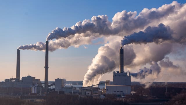 12名议员就碳定价修正法案在国会展开激烈辩论 