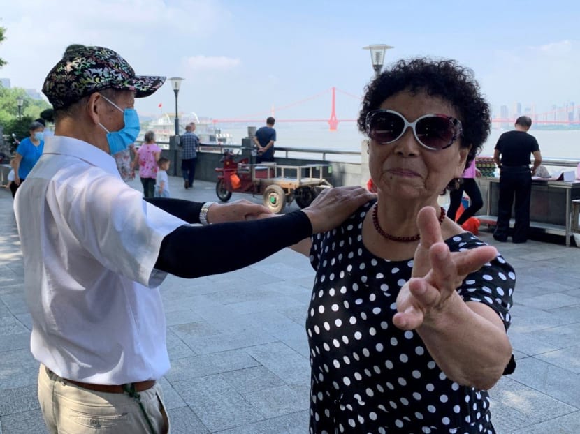 Chinese online dating groups help elderly find love and companionship Chinese online dating groups help elderly find love and companionship