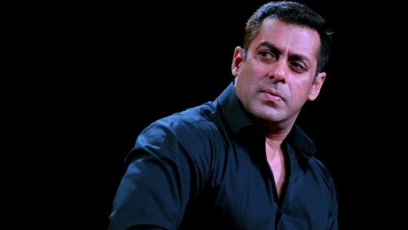 Salman Khan dipatuk ular 2 kali; ditahan 6 jam di hospital