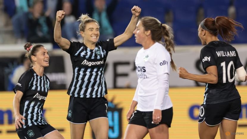 Williams, Mewis hoping to play their way into US World Cup squad   