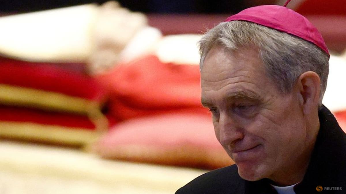 Buku yang ditulis oleh pembantu utama Benediktus mengungkap ketegangan di Vatikan