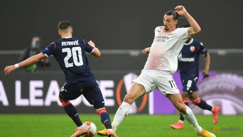 Football: Milan limp through on away goals after draw with Red Star Football: Milan limp through on away goals after draw with Red Star