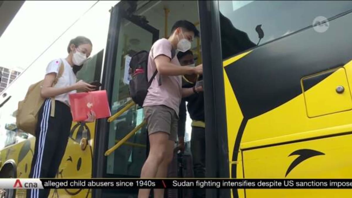 卫塞节长周末前往马来西亚的私人巴士票价飙升视频-CNA