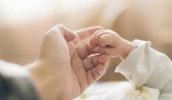 Yayasan Temasek lancar dana endowmen S$100 juta tingkat jagaan kesihatan ibu dan anak