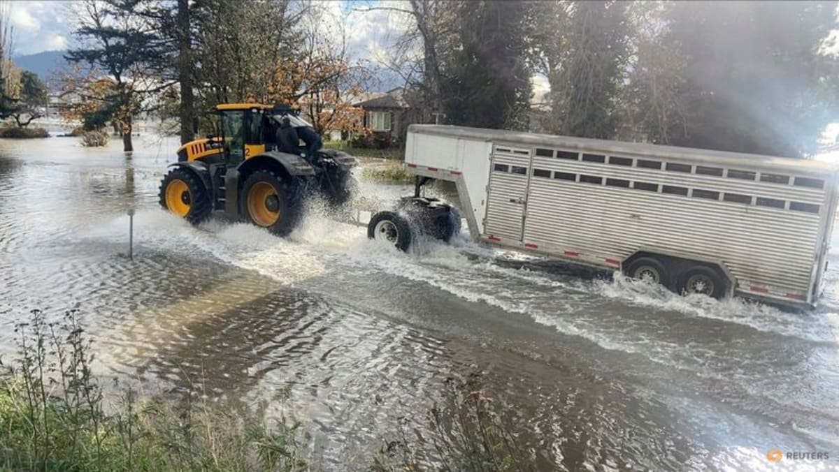 Air surut membantu kota Kanada yang dilanda banjir untuk menghindari bencana