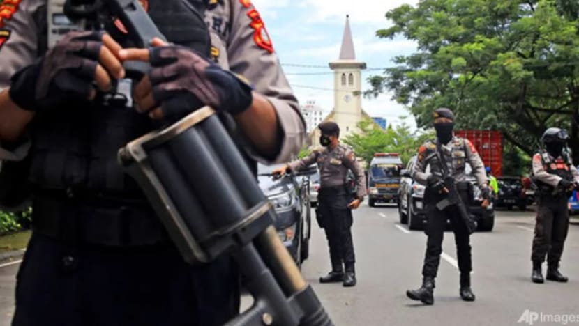 Wanita serang ibu pejabat polis Indonesia bertindak sendirian; dipercayai penyokong tegar ISIS Wanita serang ibu pejabat polis Indonesia bertindak sendirian; dipercayai penyokong tegar ISIS