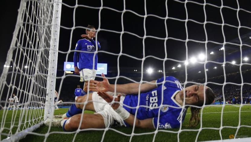 Bergwijn's stoppage-time double snatches stunning Spurs win at Leicester Bergwijn's stoppage-time double snatches stunning Spurs win at Leicester