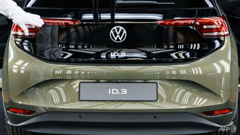 VW joins e-car price war as global rivalry heats up VW joins e-car price war as global rivalry heats up