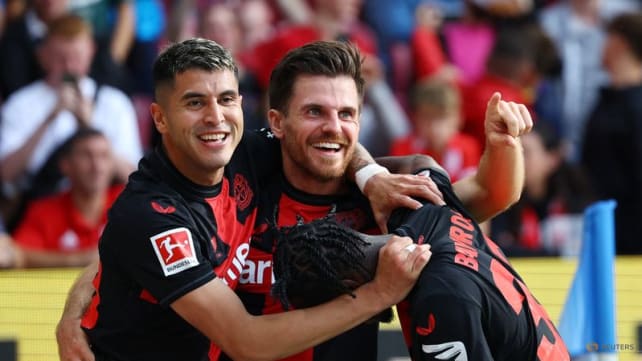 Record-breaking Leverkusen beat Mainz to go top in Bundesliga