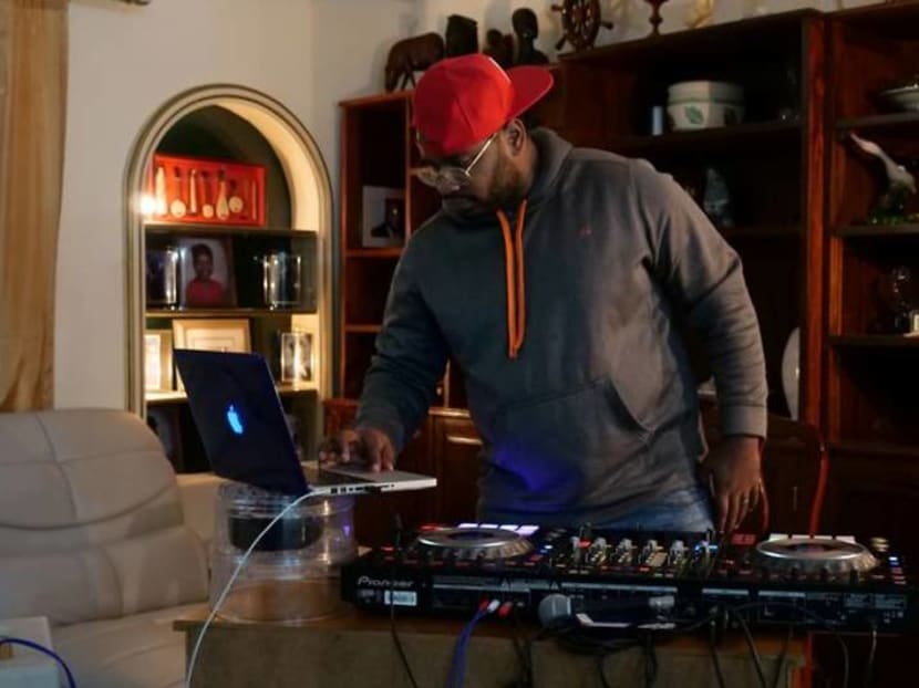 Angolan app gives performers a lifeline - streaming to paying public Angolan app gives performers a lifeline - streaming to paying public