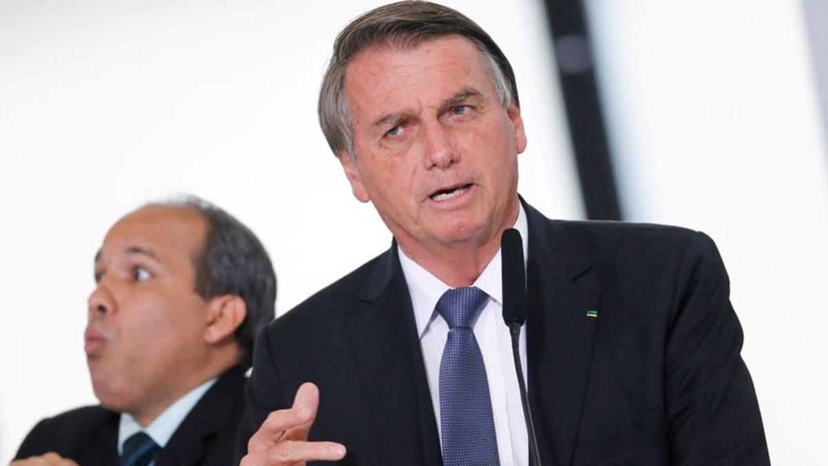Bolsonaro menolak persyaratan vaksinasi COVID-19 untuk masuk ke Brasil
